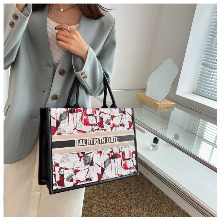 Large Capacity Canvas Tote for Women – Daily Commuter Handbag