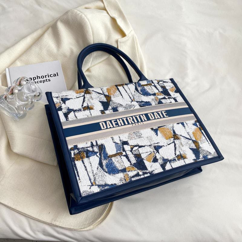 Large Capacity Canvas Tote for Women – Daily Commuter Handbag