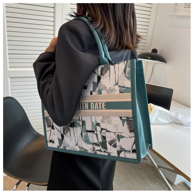 Large Capacity Canvas Tote for Women – Daily Commuter Handbag